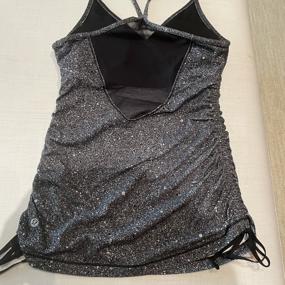 Cute lulu lemon top